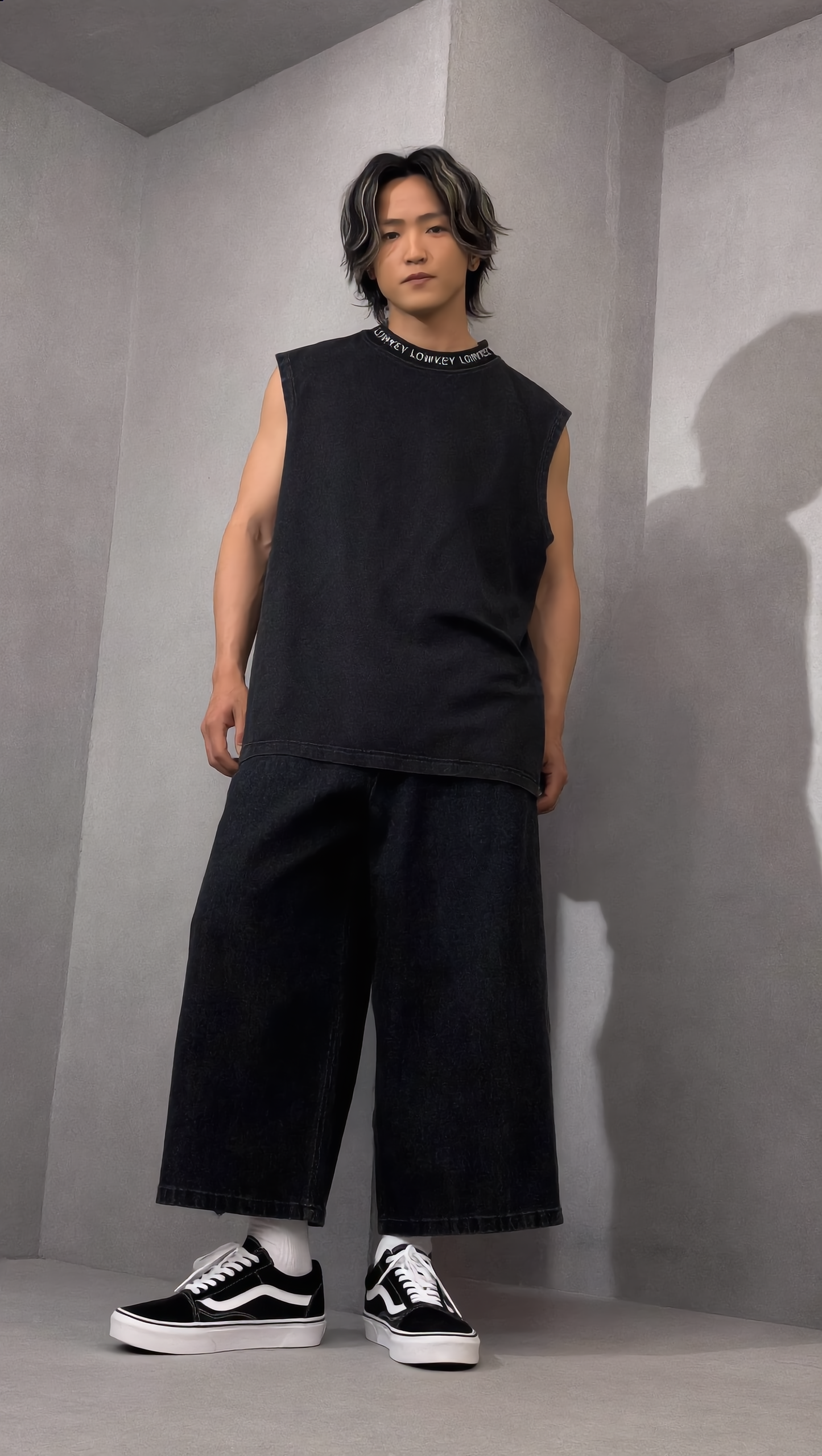 NECK LOGO TANK TOP