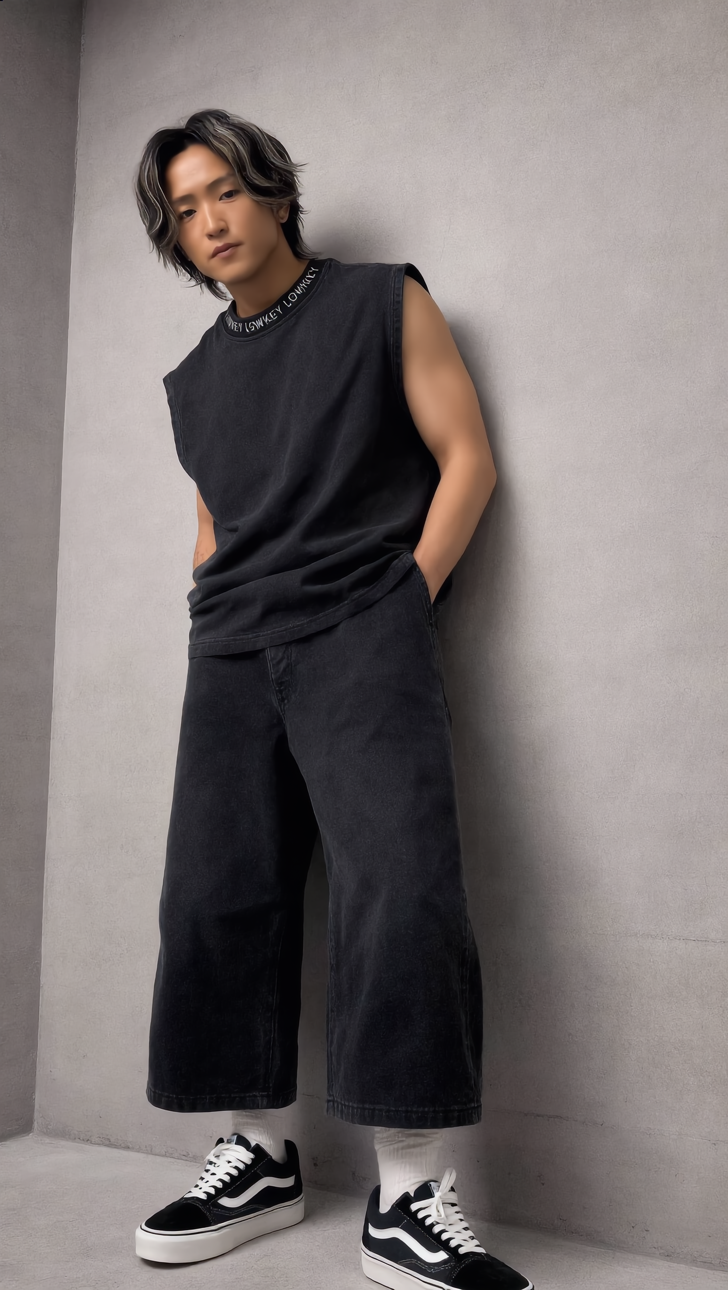 NECK LOGO TANK TOP