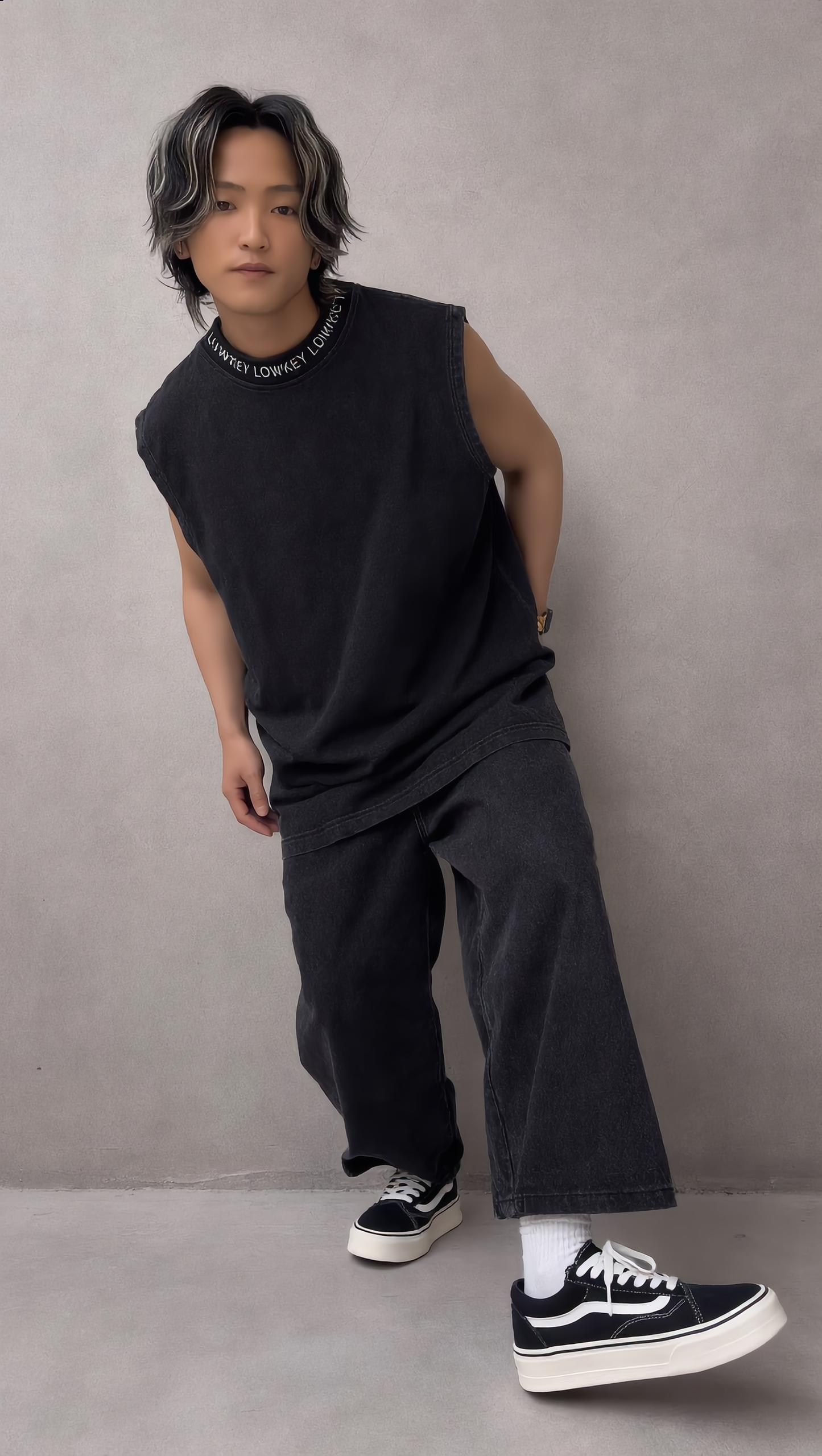NECK LOGO TANK TOP