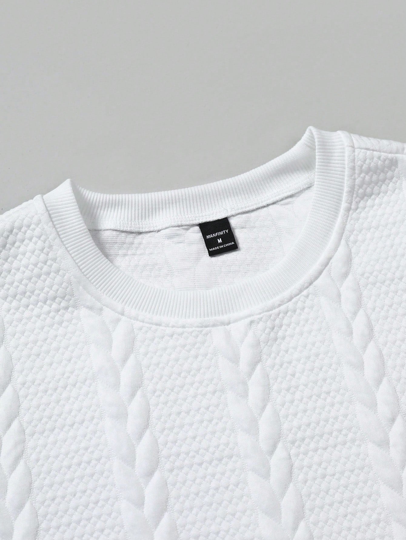 テクスチャーホワイトTシャツ