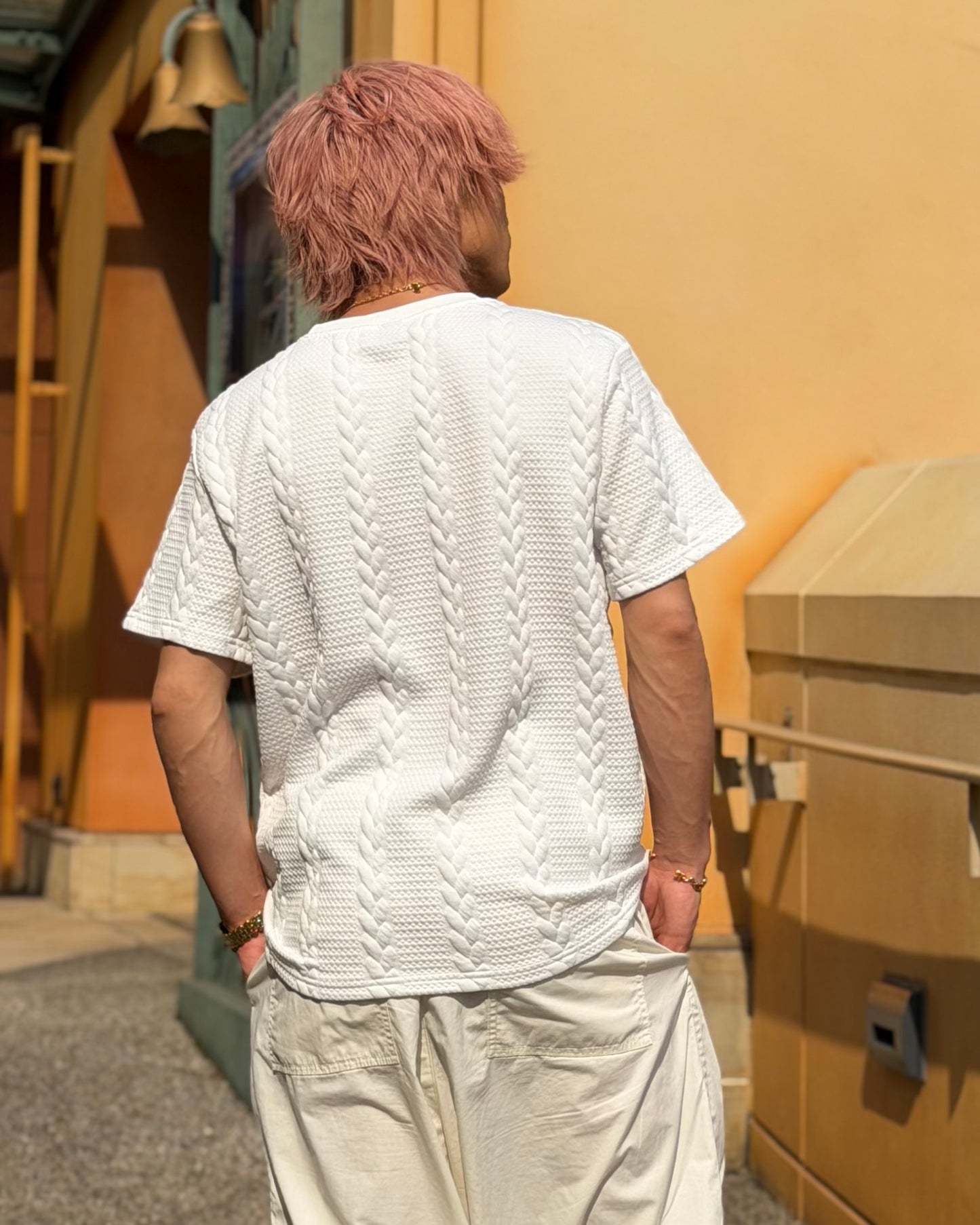 テクスチャーホワイトTシャツ